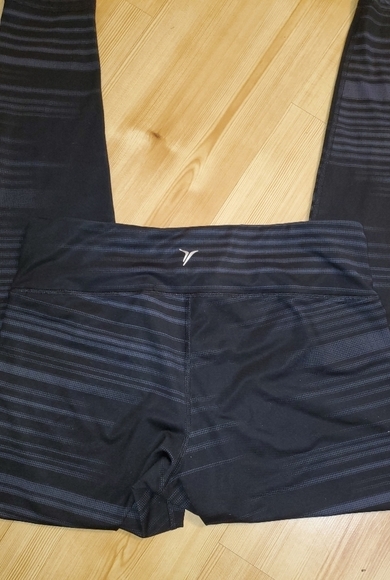Old Navy Active Women's Stripped Leggings - Picture 4 of 5